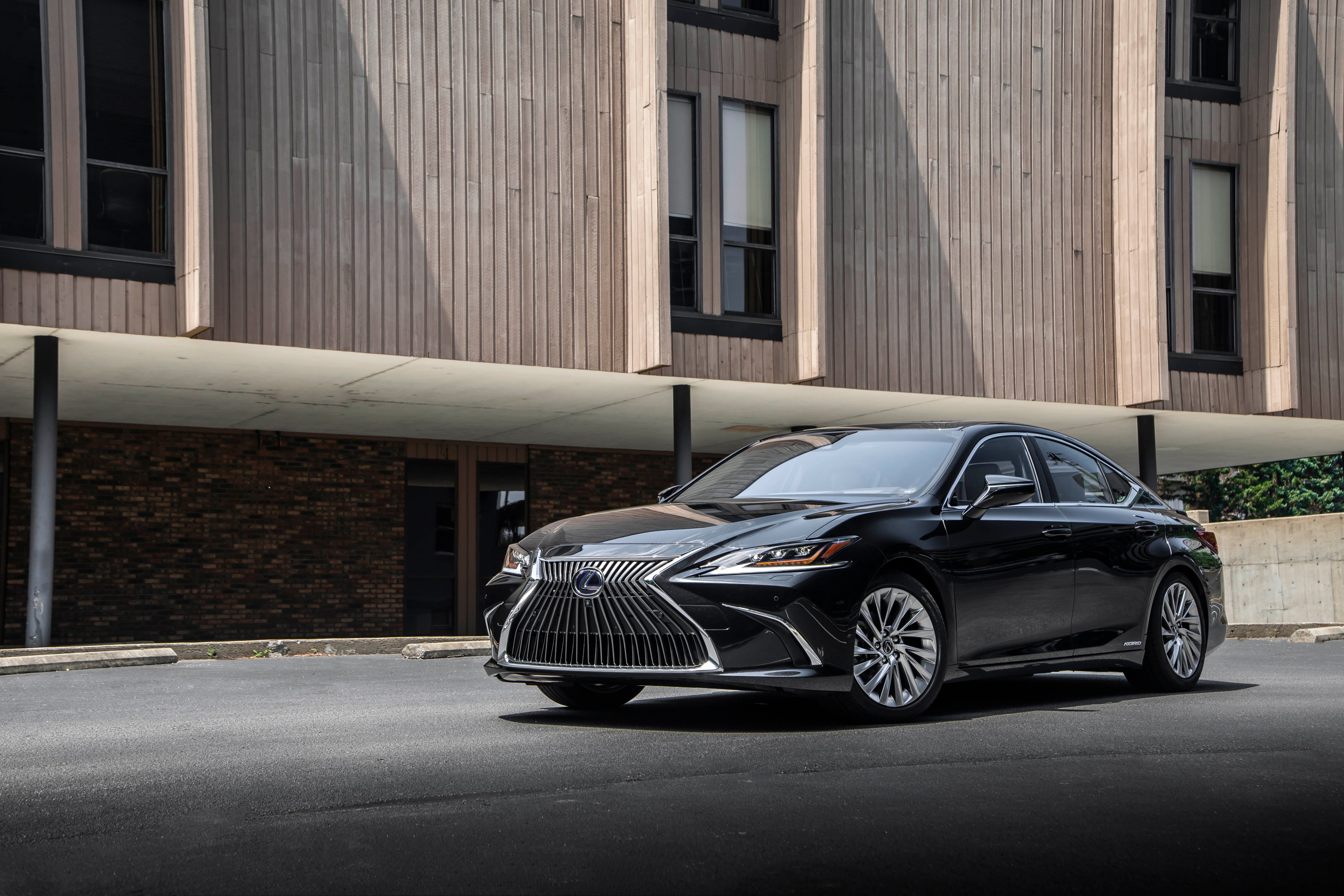 HV_Lexus_ES_300_H_Graphite_Black_GF_1_b7f6b3b4a4