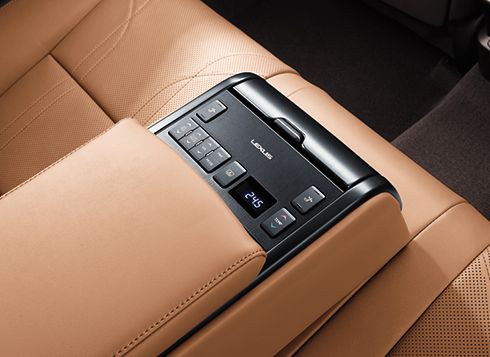 Rear_armrest_and_multi_operation_panel_838d260551