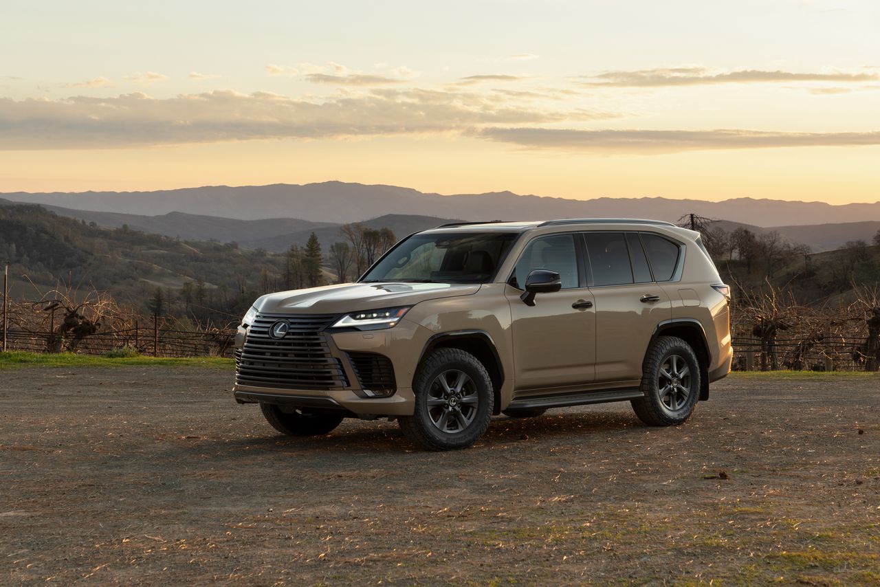 2025_Lexus_LX_700h_Overtrail_Earth_001_65fd168339