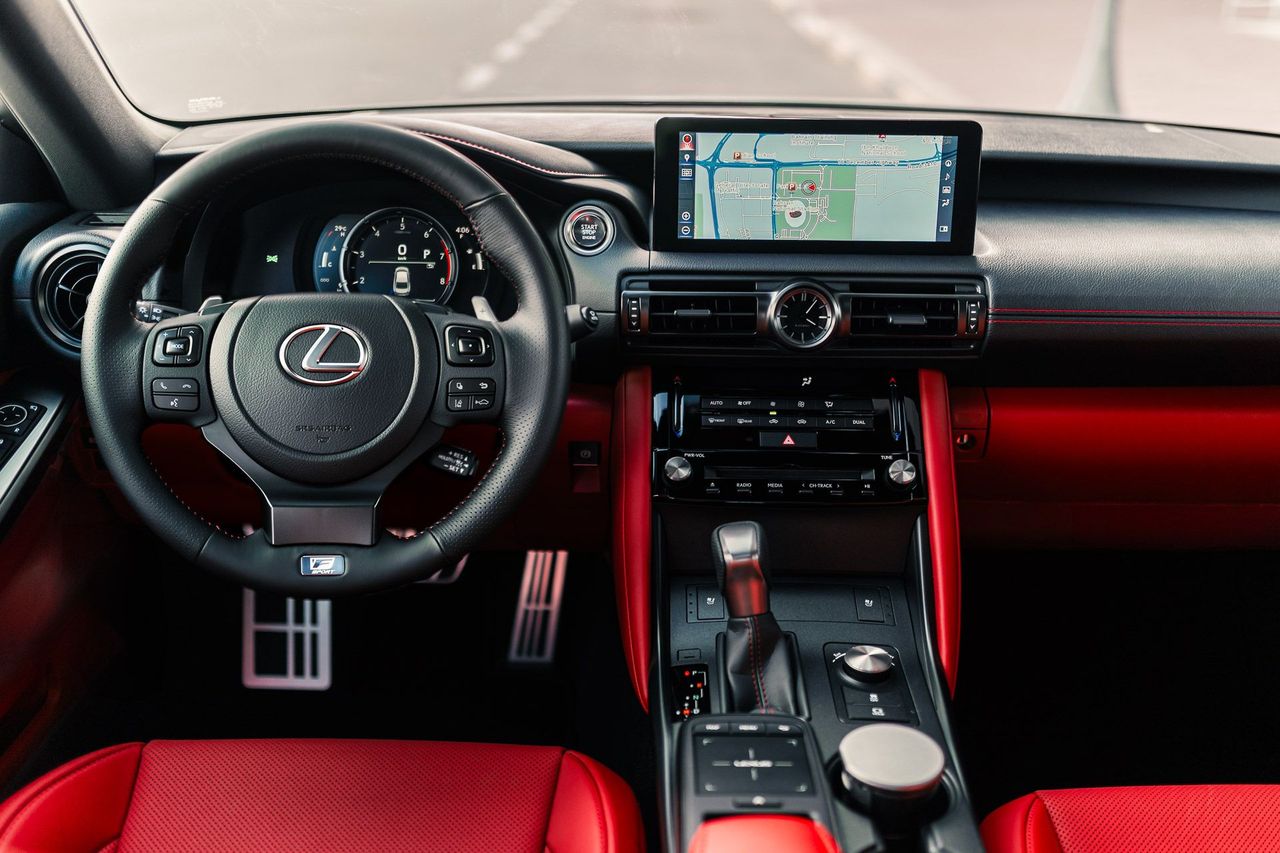 Driver_Centric_Cockpit_bfe15b26eb
